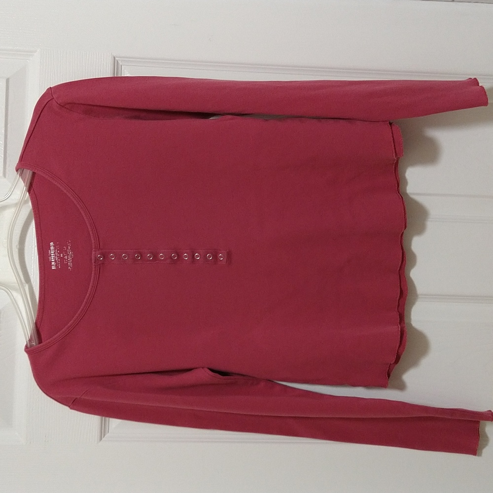 XL womens Pink Express V-neck, long sleeve Henley top.